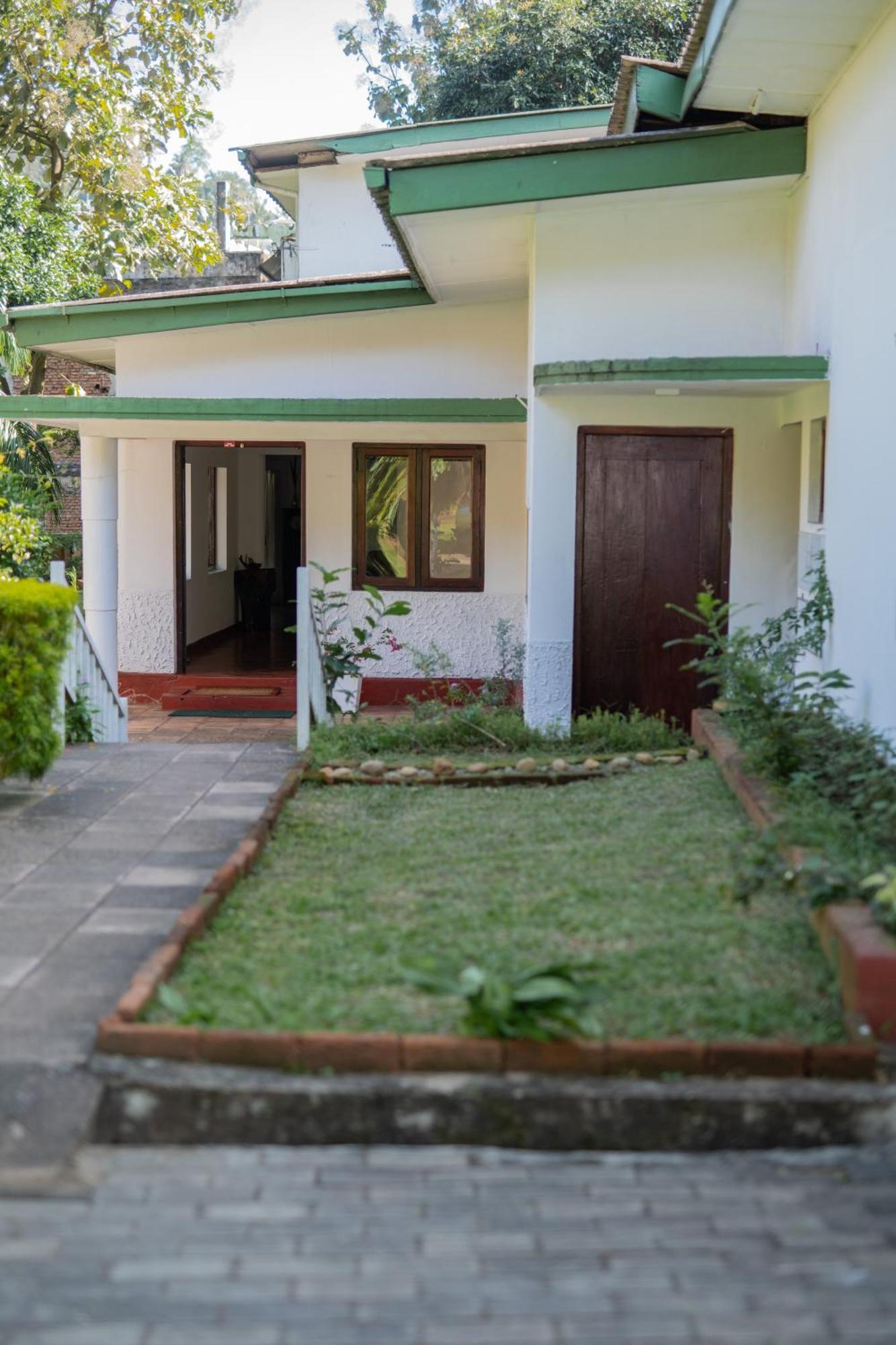 Kandy Boutique Villa By Fortuna Bungalows Exterior photo