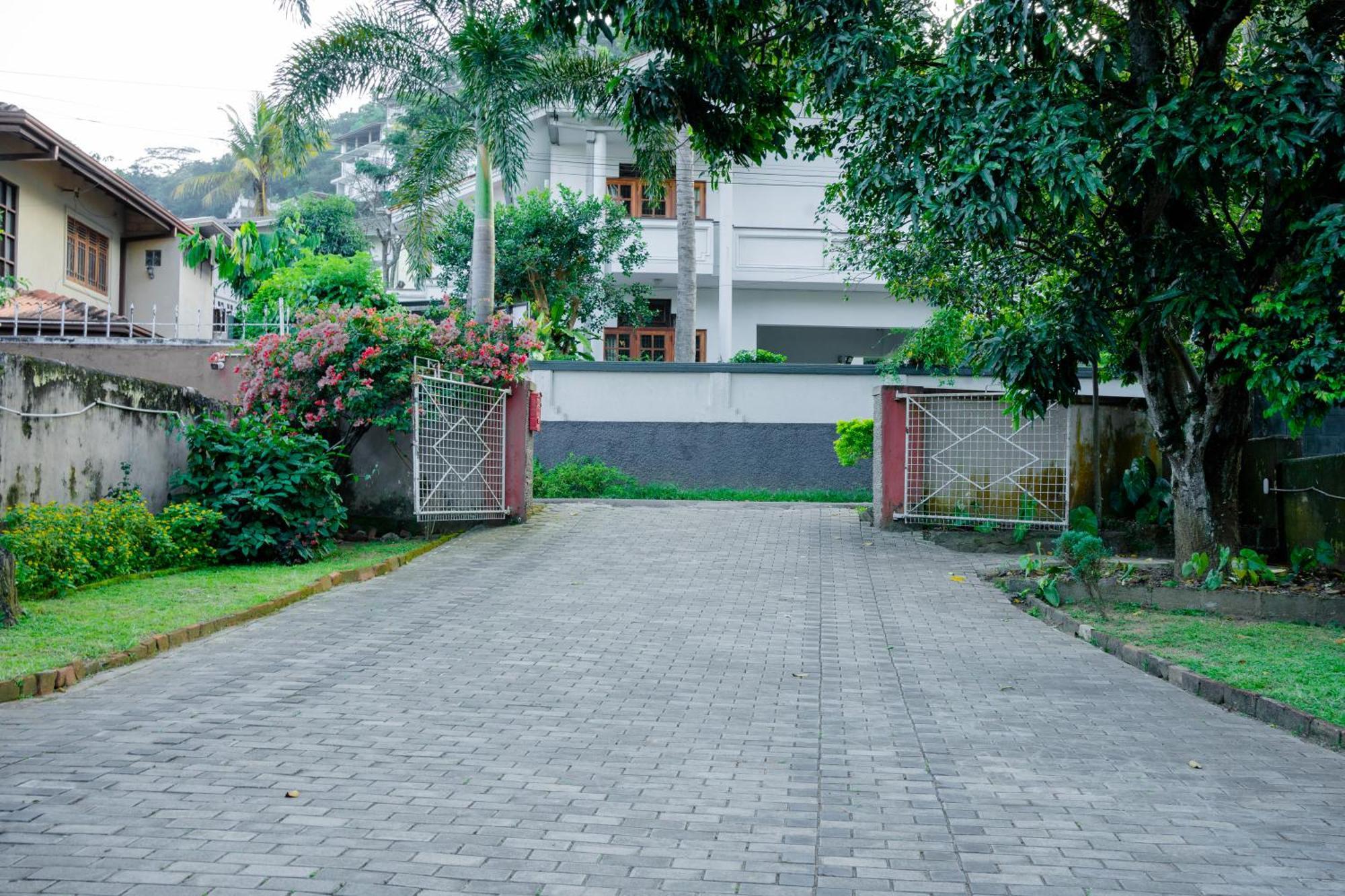 Kandy Boutique Villa By Fortuna Bungalows Exterior photo